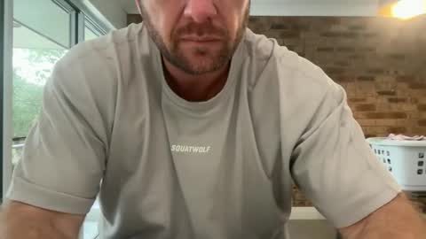 dartanian0001 online show from 10/28/25, 04:27