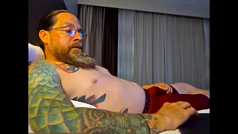 Snapshot of darthraider76 chatting on 06/11/26, 02:22 DarthRaider online show from 06/11/26, 02:22
