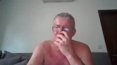 Snapshot of darwincock chatting on 06/08/26, 02:01 darwincock online show from 06/08/26, 02:01