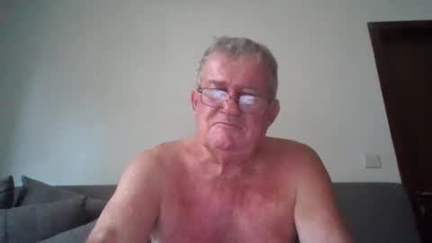 Snapshot of darwincock chatting on 06/11/26, 01:38 darwincock online show from 06/11/26, 01:38