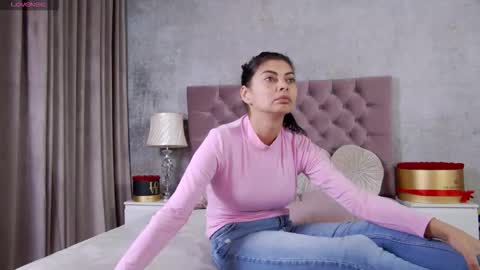 Snapshot of daryaree chatting on 12/15/25, 04:06 Darya online show from 12/15/25, 04:06