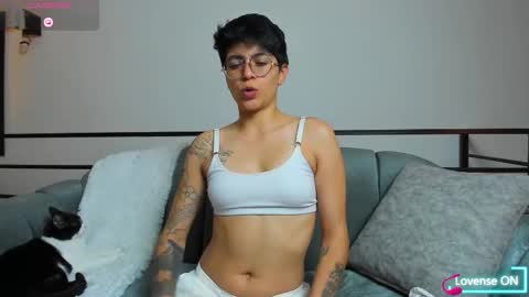 Snapshot of dass_roman chatting on 09/23/25, 09:40 Dass Roman online show from 09/23/25, 09:40