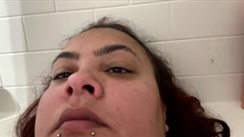 Snapshot of datbishyoumiss chatting on 12/17/25, 04:35 DatbishYoumiss online show from 12/17/25, 04:35