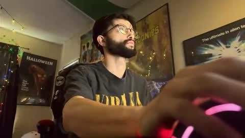 Snapshot of dathungitalian chatting on 12/20/25, 02:35 Tarantino online show from 12/20/25, 02:35