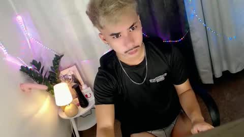 Snapshot of dave_cummers chatting on 04/05/26, 11:46 DAVE online show from 04/05/26, 11:46