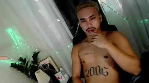 Snapshot of dave_cummers chatting on 04/11/26, 07:45 DAVE online show from 04/11/26, 07:45