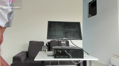 Snapshot of dave_hs chatting on 01/27/25, 08:28 dave_hs online show from 01/27/25, 08:28