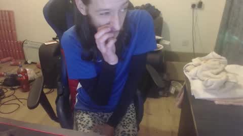 Snapshot of daver281197 chatting on 11/11/25, 09:04 dave online show from 11/11/25, 09:04