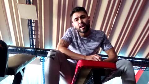 Snapshot of davgostoso chatting on 02/27/25, 04:21 Dave y Salvatore online show from 02/27/25, 04:21