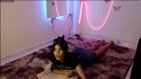 Snapshot of daviana_hill_ chatting on 05/25/26, 01:33 Davi online show from 05/25/26, 01:33