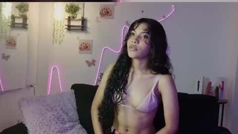 Snapshot of daviana_hill_ chatting on 06/18/26, 12:00 Davi online show from 06/18/26, 12:00