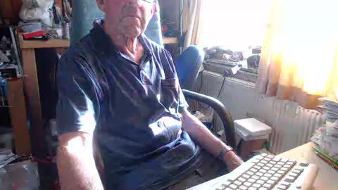 Snapshot of david89853 chatting on 07/05/26, 06:15 David online show from 07/05/26, 06:15
