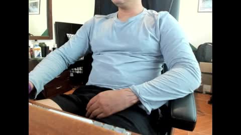 Snapshot of david_2789 chatting on 03/05/25, 10:43 David online show from 03/05/25, 10:43