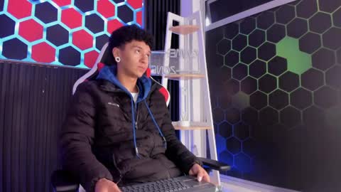 Snapshot of david_banks_ chatting on 04/04/26, 12:24 David online show from 04/04/26, 12:24