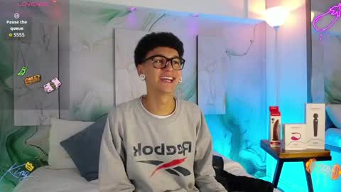 Snapshot of david_banks_ chatting on 04/13/26, 12:43 David online show from 04/13/26, 12:43