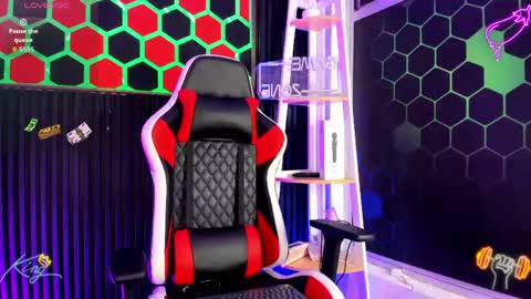 Snapshot of david_banks_ chatting on 04/14/26, 12:22 David online show from 04/14/26, 12:22