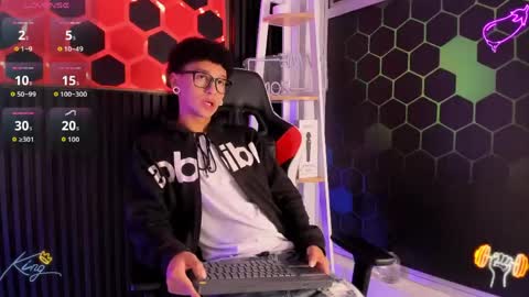 Snapshot of david_banks_ chatting on 04/16/26, 01:01 David online show from 04/16/26, 01:01