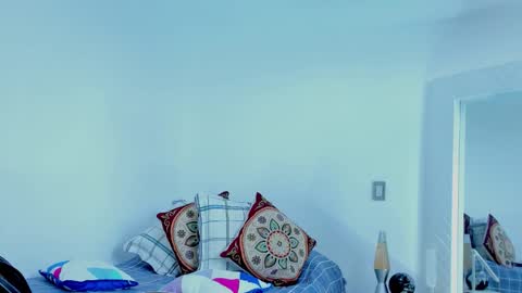 Snapshot of david_johnson372 chatting on 11/17/25, 12:00 Hey im David that loves to explore and speak their fantasies. Very open talktative and nice. Feel free to chat with me online show from 11/17/25, 12:00