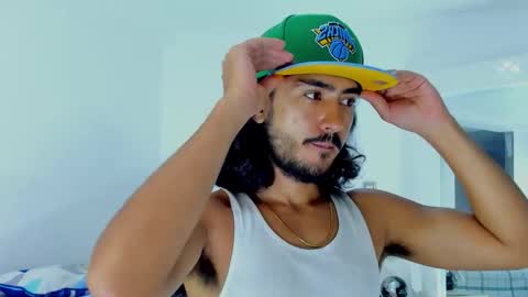 Snapshot of david_johnson372 chatting on 11/23/25, 02:00 Hey im David that loves to explore and speak their fantasies. Very open talktative and nice. Feel free to chat with me online show from 11/23/25, 02:00