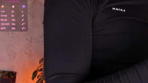 Snapshot of david_lux chatting on 10/21/25, 01:34 David online show from 10/21/25, 01:34