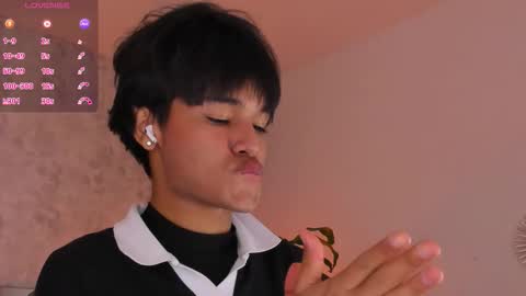 Snapshot of david_lux chatting on 10/29/25, 01:02 David online show from 10/29/25, 01:02