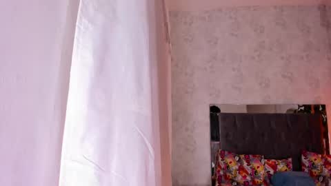 Snapshot of david_lux chatting on 10/31/25, 01:01 David online show from 10/31/25, 01:01