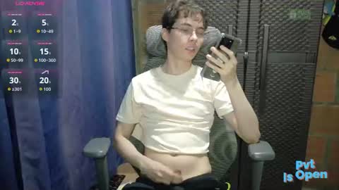 Snapshot of david_programmer chatting on 07/30/26, 05:45 ProgrammerBoy online show from 07/30/26, 05:45
