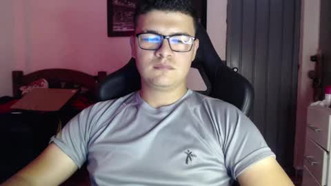 Snapshot of david_smit_ chatting on 02/19/25, 06:43 david smit online show from 02/19/25, 06:43