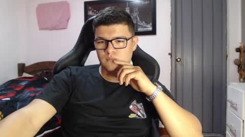 Snapshot of david_smit_ chatting on 02/21/25, 04:26 david smit online show from 02/21/25, 04:26