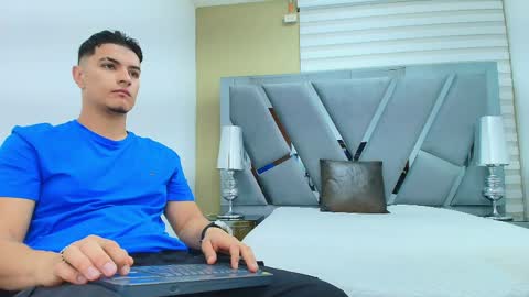 Snapshot of david_victoriaa chatting on 04/18/26, 01:04 david_victoriaa online show from 04/18/26, 01:04