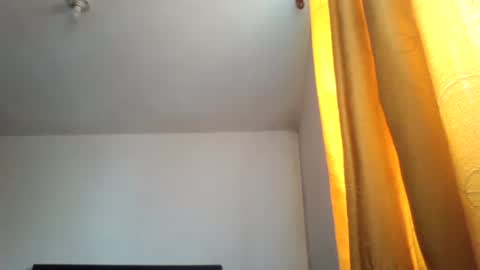 Snapshot of davidcr89 chatting on 02/18/25, 05:42 davidcr89 online show from 02/18/25, 05:42