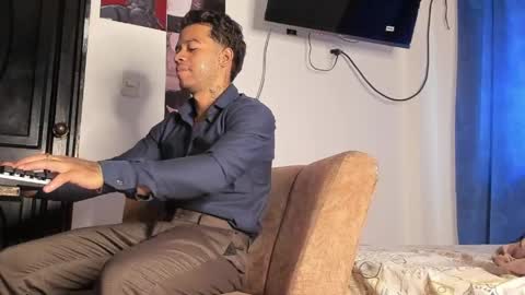 Snapshot of davide_daniels chatting on 04/19/26, 06:54 Davide online show from 04/19/26, 06:54