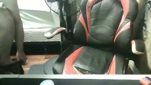 Snapshot of davidisbleh chatting on 11/17/25, 09:48 davidisbleh online show from 11/17/25, 09:48