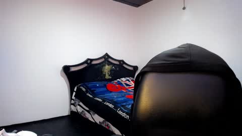 Snapshot of davidkaloc chatting on 12/23/24, 02:35 David online show from 12/23/24, 02:35