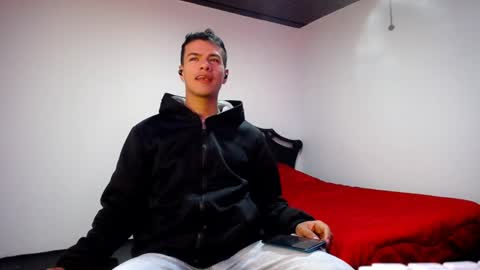 Snapshot of davidkaloc chatting on 01/05/25, 04:58 David online show from 01/05/25, 04:58