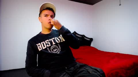 Snapshot of davidkaloc chatting on 01/12/25, 03:28 David online show from 01/12/25, 03:28