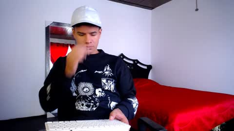 Snapshot of davidkaloc chatting on 01/14/25, 02:11 David online show from 01/14/25, 02:11