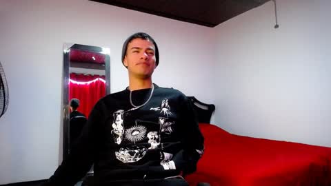 Snapshot of davidkaloc chatting on 01/22/25, 04:23 David online show from 01/22/25, 04:23