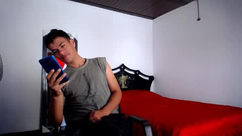 Snapshot of davidkaloc chatting on 01/22/25, 06:52 David online show from 01/22/25, 06:52