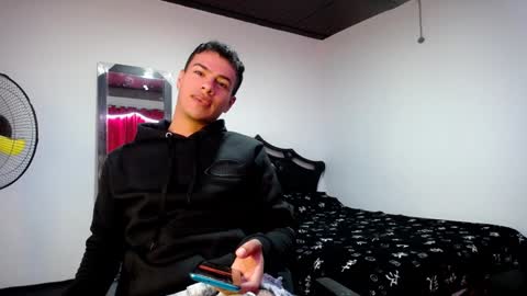 Snapshot of davidkaloc chatting on 01/27/25, 05:03 David online show from 01/27/25, 05:03