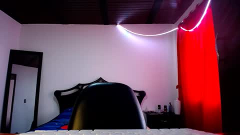 Snapshot of davidkaloc chatting on 02/23/25, 09:37 David online show from 02/23/25, 09:37