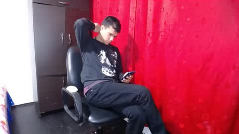 Snapshot of davidkaloc chatting on 10/22/25, 01:28 David online show from 10/22/25, 01:28