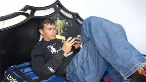 Snapshot of davidkaloc chatting on 10/31/25, 05:41 David online show from 10/31/25, 05:41