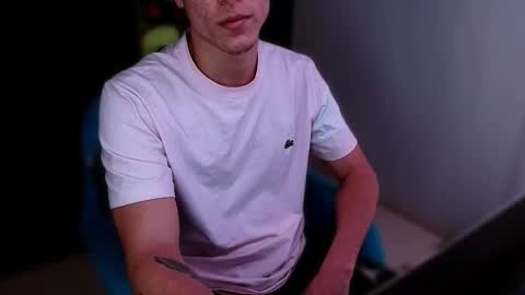 Snapshot of davidsalazar33 chatting on 11/13/25, 05:50 davidsalazar33 online show from 11/13/25, 05:50