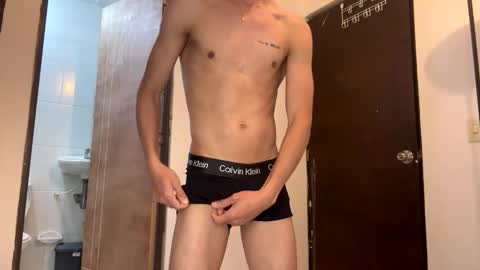 Snapshot of davidsmile28 chatting on 01/06/26, 03:54 davidsmile28 online show from 01/06/26, 03:54