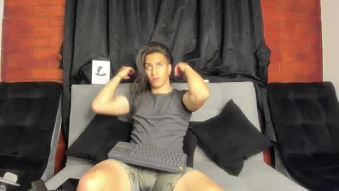 Snapshot of davidx_x21 chatting on 01/08/25, 04:44 davidx_x21 online show from 01/08/25, 04:44