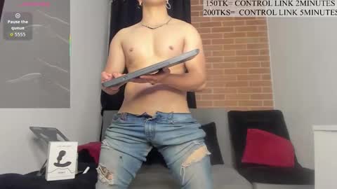 Snapshot of davidx_x21 chatting on 11/19/25, 08:03 davidx_x21 online show from 11/19/25, 08:03