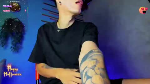 Snapshot of daviid_huge chatting on 10/23/25, 01:32 daviid_huge online show from 10/23/25, 01:32