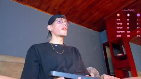 Snapshot of daviid_huge chatting on 11/16/25, 01:22 daviid_huge online show from 11/16/25, 01:22