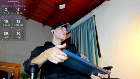 Snapshot of daviid_huge chatting on 12/17/25, 01:22 daviid_huge online show from 12/17/25, 01:22